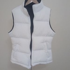 Reversible black or white puffer vest, Size S